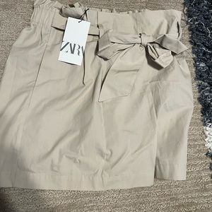 Zara shorts with tie and pocket size Large. New with tags. Never worn